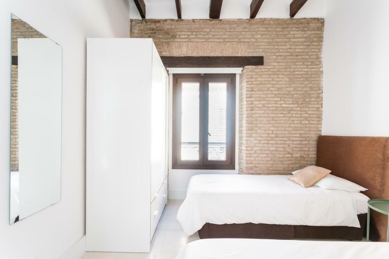 RR Apartamentos Arrayan 23 Sevilla Bagian luar foto
